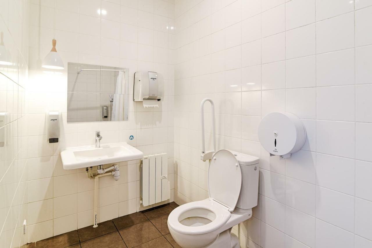 Litera en dormitorio compartido mixto (6 adultos)